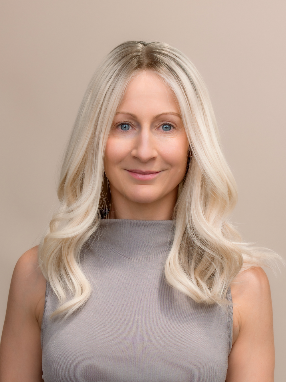 DNZ01607 Dia 18" | Blonde Human Hair Wig - Image 1