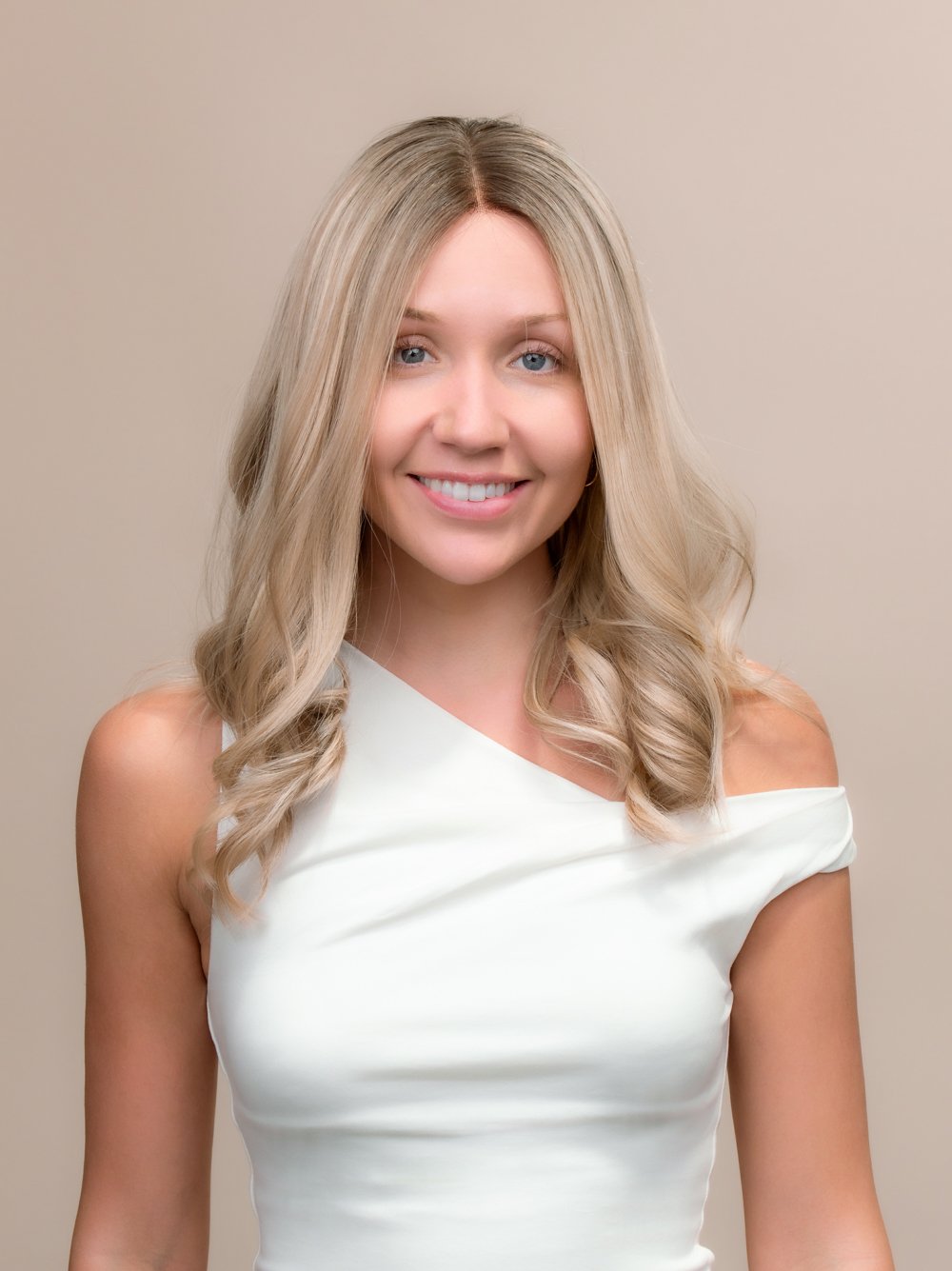 DNZ01460 Chloe 18" | Blonde Human Hair Wig - Image 1