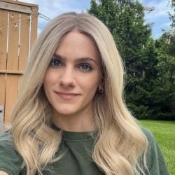 Absolutely in love with my wig from Goldylost! I have Bowie. She’s the most natural, comfortable, and manageable wig I’ve ever owned. Clementine is also so sweet and I can’t wait until I need another so I can try more of her beautiful wigs!