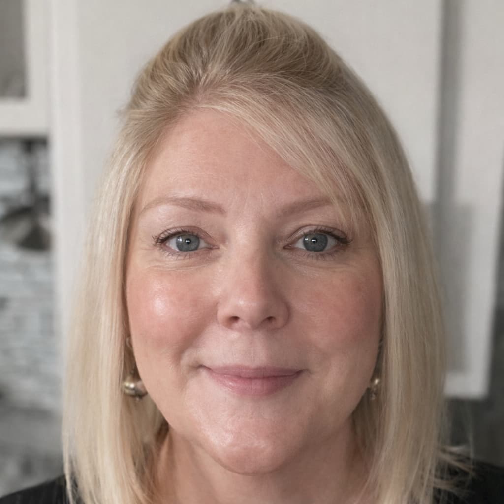 Goldylost does it again! This is the Elva wig. This is the first human hair wig that I've received where the lace virtually blends right into my skin.