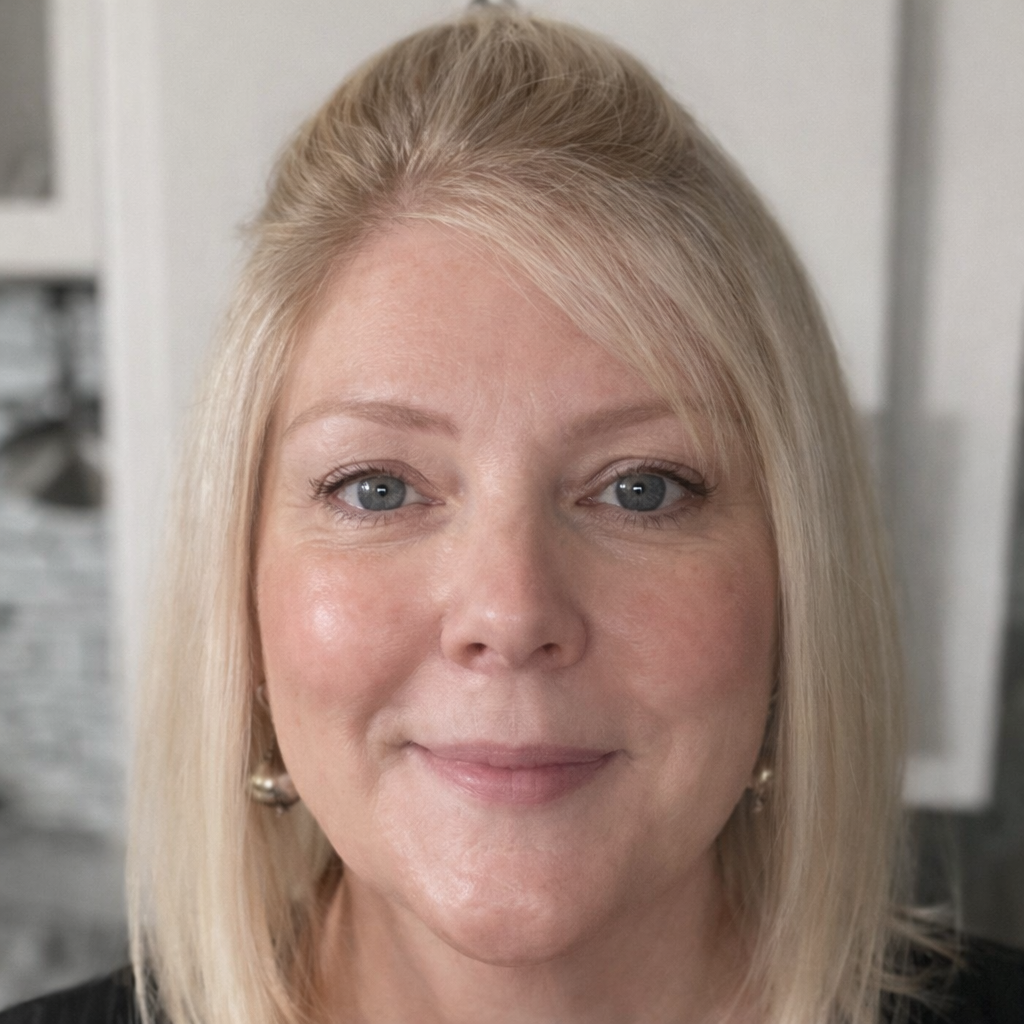 Goldylost does it again! This is the Elva wig. This is the first human hair wig that I've received where the lace virtually blends right into my skin.